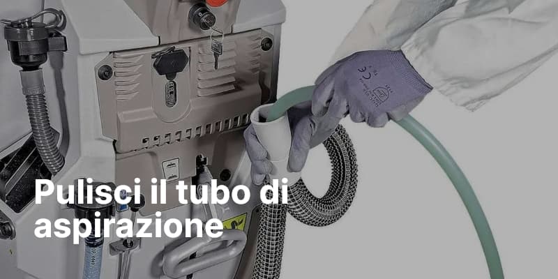 Pulisci il tubo di aspirazione